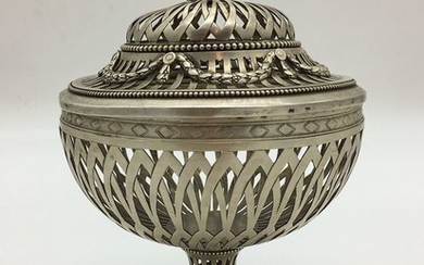 Round perforated basket with silver directorial lid (1) - Silver - Italy - Early 19th century