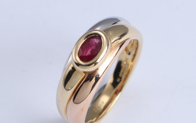 Ruby ring in 18 kt. tricolor gold