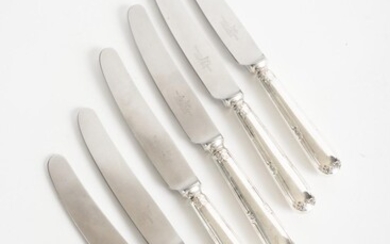 SIX SILVER HANDLED DESSERT KNIVES, LEONARD JOEL LOCAL DELIVERY SIZE: SMALL
