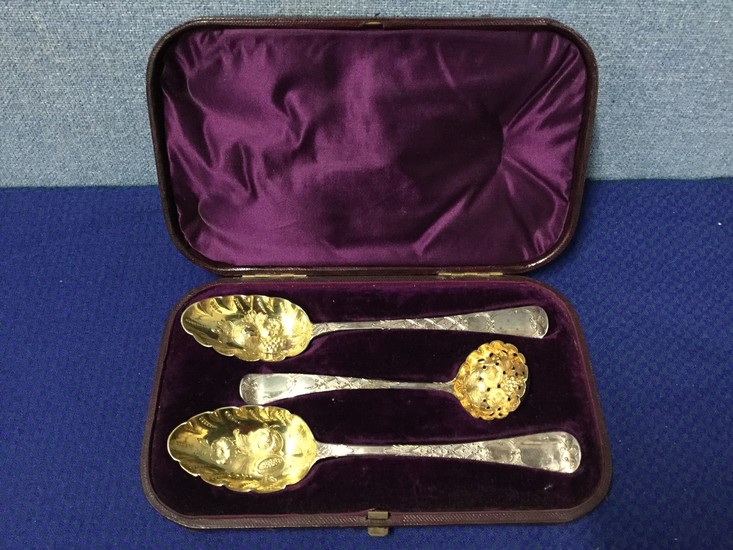 Silver hallmarked berry spoons in fitted case.