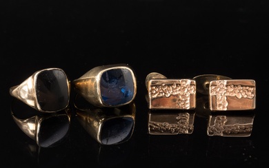 Two men's rings and a set of 8 kt gold cufflinks (4)