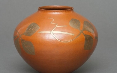 Vase - Copper - Studio Gyokusendo 玉川堂 - Hammered copper tsuiki ware vase with a silver tone leaf & branch design on a dark ochre background - Japan - Shōwa period (1926-1989)