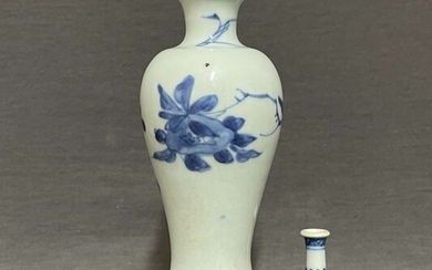 Vase - Porcelain - Baluster shaped Sandou vase - Peonies, pomegranates, peaches - China - Kangxi (1662-1722)