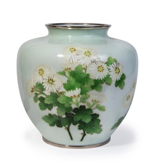 Vase cloisonné à motif de chrysanthèmes blancs...