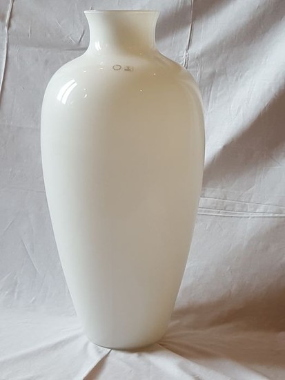 Venini - Opal vase - Blown glass