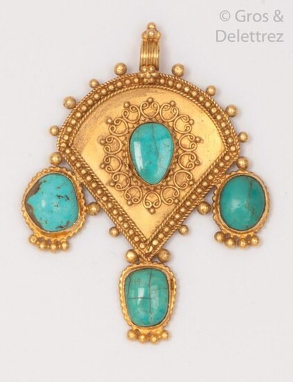 Yellow gold chased and pearled pendant, decorated with...