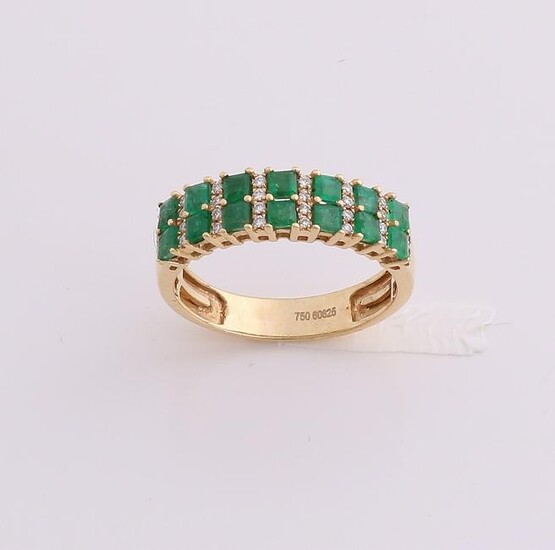 Yellow gold ring, 750/000, with emerald and