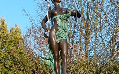 ai bert - Sculpture, hunting diana in color brons - 49 cm - bronze marble