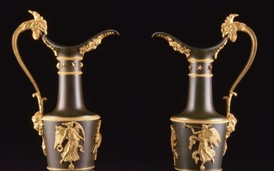 attributed toClaude Galle - A pair of Large Bronze Empire Ewers / Vases (2) - Empire - Bronze (gilt), Bronze (patinated) - Circa 1805-1810