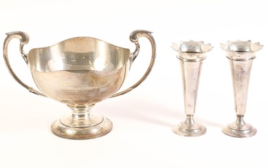 iGavel Auctions: British Deakin & Francis Sterling Silver Footed Fruit Bowl and a Pair of Vases, 1922/1923 ASH1