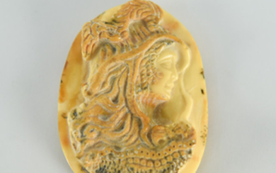 LARGE CARVED BUTTERSCOTCH AMBER CAMEO