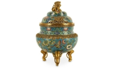 A CHINESE CLOISONNE ENAMEL INCENSE BURNER AND COVER.