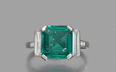 VAN CLEEF & ARPELS EMERALD RING A emerald, diamond and...