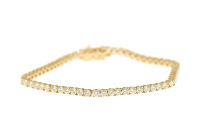 A diamond bracelet set with numerous brilliant-cut diamonds totalling app. 5.00 ct., mounted in 14k gold. L. 17.5 cm.