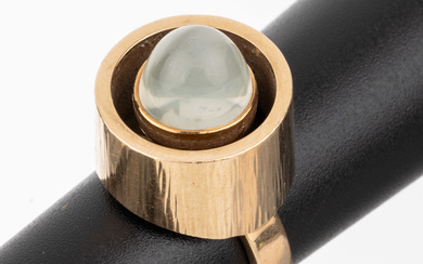 14 kt gold moonstone-ring , YG 585/000, Denmark 1960s, extraordinary...
