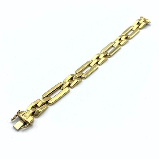 14K Gold Bracelet. Long rectangular links. Marked 14K I