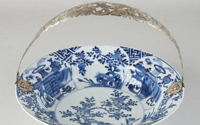 17th - 18th century Chinese Kang Xi dish Ã˜ 28 cm.
