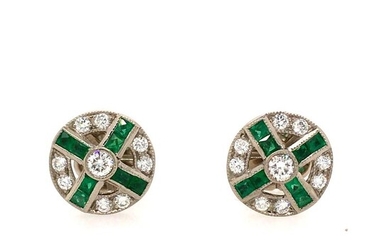 18 kt. White gold - Earrings - Diamonds 0.28ct Emeralds 0.50ct