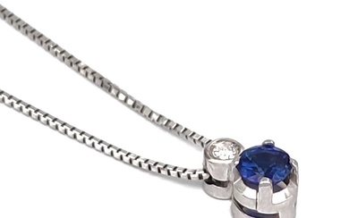 18 kt. White gold - Necklace with pendant - 0.18 ct Sapphire - 0.02 ct Diamond