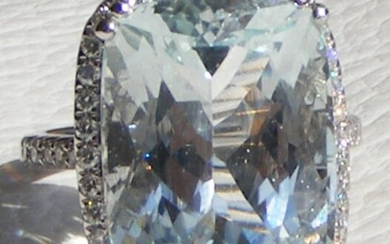 18 kt. White gold - Ring - 13.10 ct Aquamarine - Diamonds - No reserve price