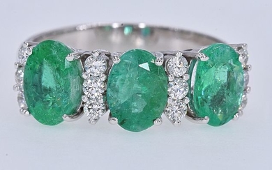 18 kt. White gold - Ring - 3.01 ct Emerald - Diamonds