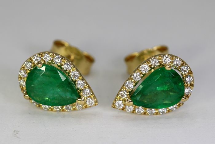18 kt. Yellow gold - Earrings - 2.11 ct Emerald - 0.34 ct Diamonds - No Reserve Price