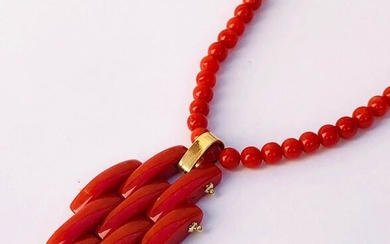 18 kt. Yellow gold, red coral from sardinia, authentic corallium rubrum, handmade, - Necklace with pendant