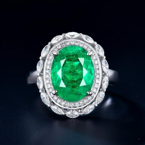 18K White Gold 3.45 ct Emerald & Diamond Ring