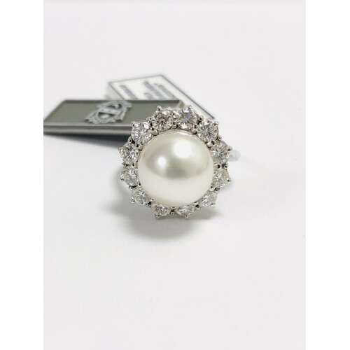 18ct white gold Cultured south sea pearl and diamond ring