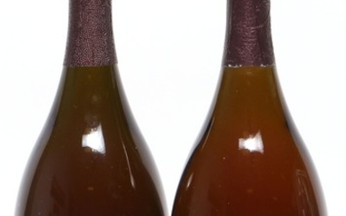 2 bts. Champagne Dom Pérignon Rosé, Moët & Chandon 2000 A (hf/in).