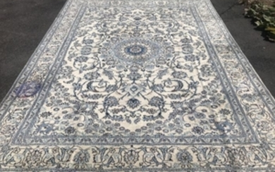 Nain - Carpet - 3.4 m - 2.5 m