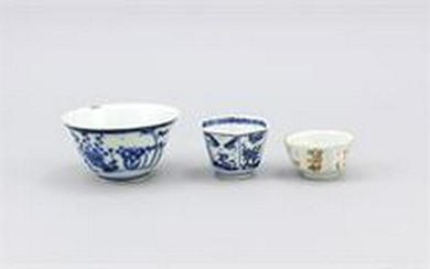 Three cups, China. 1x round cup with circumferential