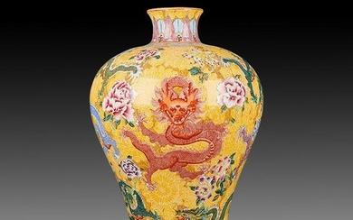 large Chinese Famille Rose Porcelain Vases