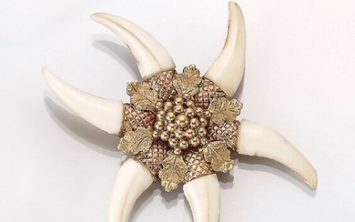 8 kt gold pendant "edelweiss" with deer...