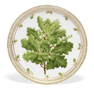 884/300: "Flora Danica" a custard cups circular porcelain tray decorated in colours and gold with oak leaf and acorn. The Royal Danish Porcelain Factory. Diam. 24 cm.