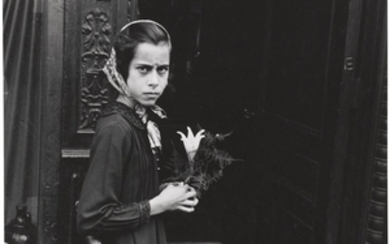HELEN LEVITT (1913–2009), New York (Girl with flower), 1939