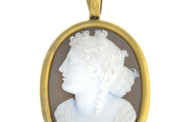 A late Victorian 18ct gold agate cameo pendant locket.