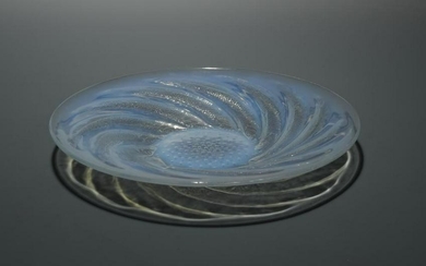 Poissons, an R. Lalique opalescent glass shallow bowl
