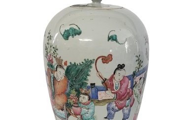A 19TH CENTURY CHINESE QING DYNASTY FAMILLE ROSE JAR AND COV...