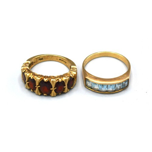 A 9ct. Gold Dress Ring set five graduated garnets, ring size...