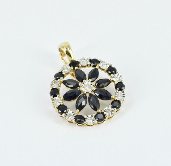 A 9ct YELLOW GOLD PENDANT