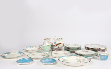 A COLLECTION OF 19TH CENTURY AND LATER CERAMICS (QTY).