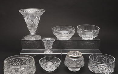 A COLLECTION OF CUT CRYSTAL AND GLASS BOWLS AND VASES.