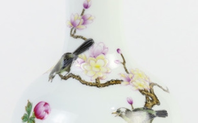A Chinese Porcelain Enameled Bottle Vase