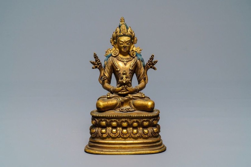 A Chinese gilt bronze figure of Amitayus, 17/18th...