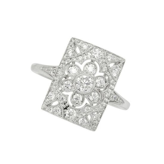 A DIAMOND RING in 18ct white gold, the rectangular face