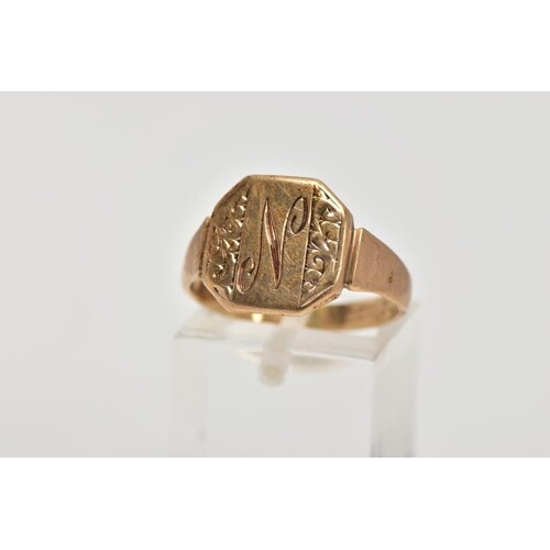 A GENTS 9CT GOLD SIGNET RING, the ring head of a square shap...