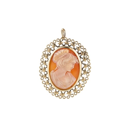 A GOLD FRAMED CAMEO BROOCH PENDANT, depicting a lady in prof...
