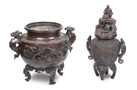 A JAPANESE EXPORT BRONZE VASE AND COVER