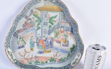 A LARGE 19TH CENTURY CHINESE FAMILLE VERTE PORCELAIN TREFOIL SHAPED DISH Qing, painted with figures